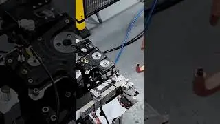 30-second rapid hat change + Five-claw patent disassembly,Improve production line cycle time.