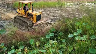 Very Nice Sound Old Bulldozer Clear Mud - Bulldozer Working Pushing Mud