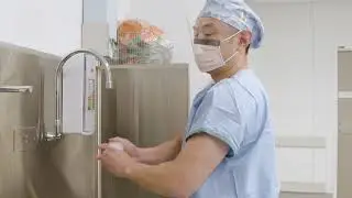Behind Hospital Doors- how do surgeons scrub before surgery?