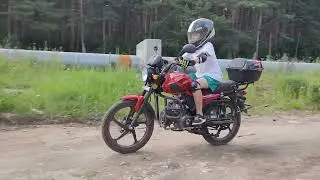 Учу сына ездить на мотоцикле