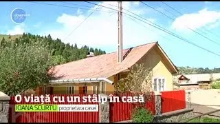 O familie din Neamț au un st&acirc;lp &icirc;nfipt &icirc;n mijlocul casei