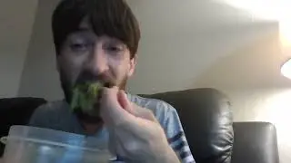 midwest eats a salad and watches da oneyplays