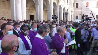Terni: L'ultimo saluto a Flavio e Gianluca gli adolescenti morti nel sonno
