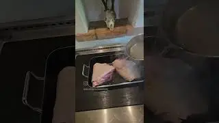 Knusprig und saftig.  Leckere Schweinebeine aus dem Holzbackofen.#holzofen #selbermachen #knusprig