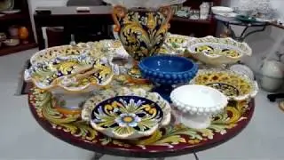 LA BELLA CERAMICA DI CALTAGIRONE NEL NEGOZIO DI CORSO VITTORIO EMANUELE A LICATA