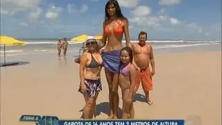 Tudo a Ver 22/08/2012: Garota de 16 anos e 2 m de altura chama a atenção de todos no Pará