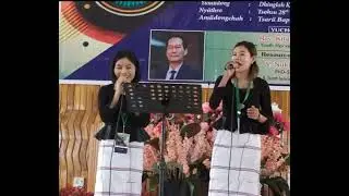 With their powerful voices, Azila Ayonger and Tsarola offer heartfelt praise to God 🎵🎶
