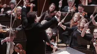 Tom&aacute;&scaron; Hanus and WNO Orchestra at St David's Hall | Tom&aacute;&scaron; Hanus a Cherddorfa WNO yn Neuadd Dewi Sant