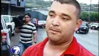 Oficiales de la Fuerza P&uacute;blica agreden a equipo de Telenoticias durante operativo policial