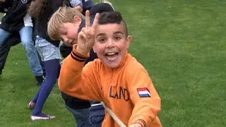 Cirkus Ghettolov. Med nye tricks og hovedet under armen.