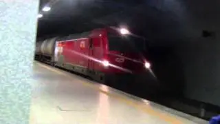 Espinho HD-CP 4700 no.4718 with Cement passes under Espinho heading south