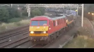 4S47 - DB90's - Multimodal (90019) leading Bumblebee1 (90026) 15 mins early through the curve