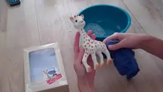 How to Clean Sophie la girafe, Original
