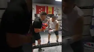 Ilia Topuria haciendo sparring de boxeo contra Maravilla Martinez 🔥