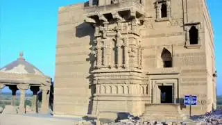 tomb of Sultan jam nizamuddin II the sultan of sindh at makli