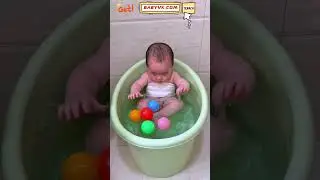 Can&rsquo;t Hold Your Wriggly Baby While Bathing? This Baby Bathtub with Seat is Genius! #Bathtub