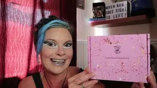 Medusa's Makeup Monthly Subscription Box Unboxing | August 2020