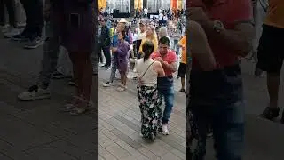 Con estilo con elegancia y amor al baile