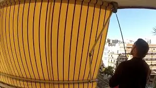 Cambio de tejido en toldo brazo articulado en el Eixample de Barcelona