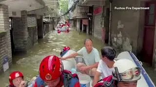 Victimele inundațiilor au fost salvate &icirc;n orașul Fuzhou din China după trecerea unui taifun major