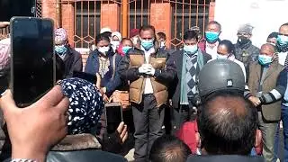 स्व.प्रेम लामालाई सम्मानिय संचार मन्त्री पार्वत गुरुङ ज्युले नेपालको झन्डा ओडाएर अन्तिम श्रद्धाञ्जली