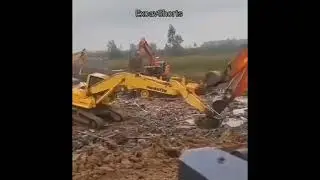 Excavator Fighting #komatsu #hyundai #hitachi #excavator #excavators #alatberat #heavyequipment
