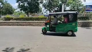 Bajaj Maxima Z CNG Auto Road Presence | Green Colour