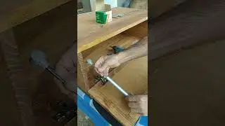 Instala&ccedil;&atilde;o Pist&atilde;o Porta Arm&aacute;rio Geladeira #woodworking #pist&atilde;o #madeirapinus #marcenariaartesanal