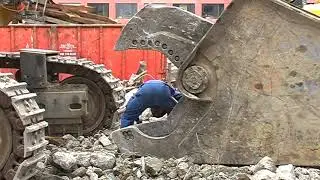 KOMATSU  PC1250 (AREGGER) beim Abbrechen der Sulzer Halle - Demolition #1