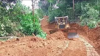 Easy Way for a D6R XL Bulldozer to Create Perfect Roads in the Mountains