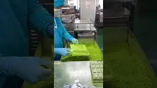 The production process of green eyeshadow#makeup #meidocosmetics #beatuy #eyeshadow #makeup #oem