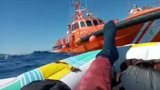 Así trató de cruzar el Estrecho sobre una toy el ‘león’ de Sudáfrica