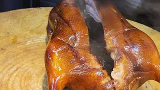 爆汁熱辣辣香港陳皮燒鵝 皮脆肉嫩油花香，上品#燒乳豬 ，榕記陳皮燒鵝 華哥好刀章， 保持新鮮出爐，肥美滴金#叉燒 嫩滑#油鷄 #香港美食 #腩仔 #燒臘 #燒味 #粵菜 #燒鵝 #同城 #探店