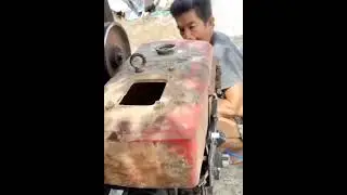 Removing the liner on a diesel with simple tools #farming #weldwheels #automobile