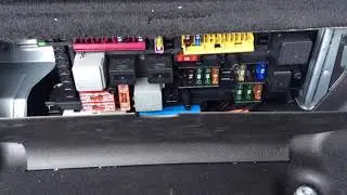 Mercedes Benz GLK X204 front 12V outlet fuse location