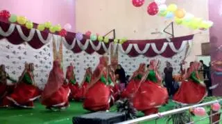 कांगड़ा का मशहूर झमाकड़ा एक सुंदर प्रस्तुति सिरमौरी लड़कियों द्वारा।।
