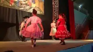 5&ordm; Aniversario de 'Folklore en Zapatillas': Baila m&uacute;sica chilena 'Archipi&eacute;lagos del Sur'