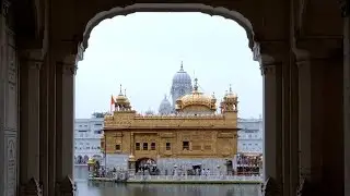 India: AMRITSAR, Tempio d&rsquo;Oro, Tempio Durgiana, Memoriale, Cerimonia al confine by Claudio Gobbetti