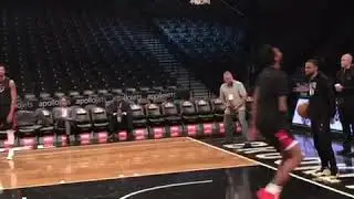 Derrick Jones Jr windmill dunk / Hoops.co.il