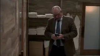 Phil gets stuck in a steam room - modern family funny clip