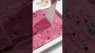 fried yogurt with frozen fruits #asmr #food #yogurt #asmrfood #strawberry #sweetyogurt #cooking