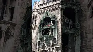Special show at the gothic town hall in old town Munich (Marienplatz) - Glockenspiel