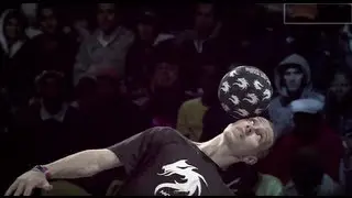 One-on-one freestyle football - Red Bull Street Style Japan