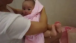 Baby bath time | How to bathe time for Baby | Mom take bath for her baby | Adorable Baby bathe 💦💦