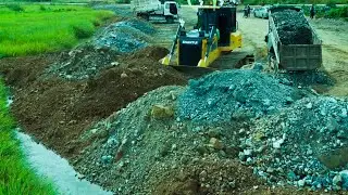 Gracefully waste landfill! remove mud zone Use 25T Dump Truck & DH17C3 Shantui Dozer moving stones.