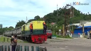 LOKOMOTIF BB 303 LANGSIR GERBONG KLINKER DI STASIUN BUKIT PUTUS 