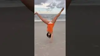 All I need is one hand 🤸🏻&zwj;♂️