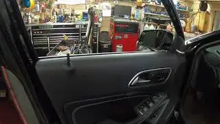 Снятие дверной панели GLA 250 2016 года