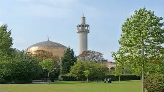 The London Central Mosque is Regent Park Mosque Islamic worship place.