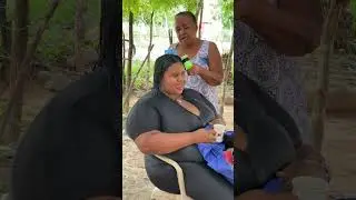 Danelis llega donde la vecina para que le pace el l blower 